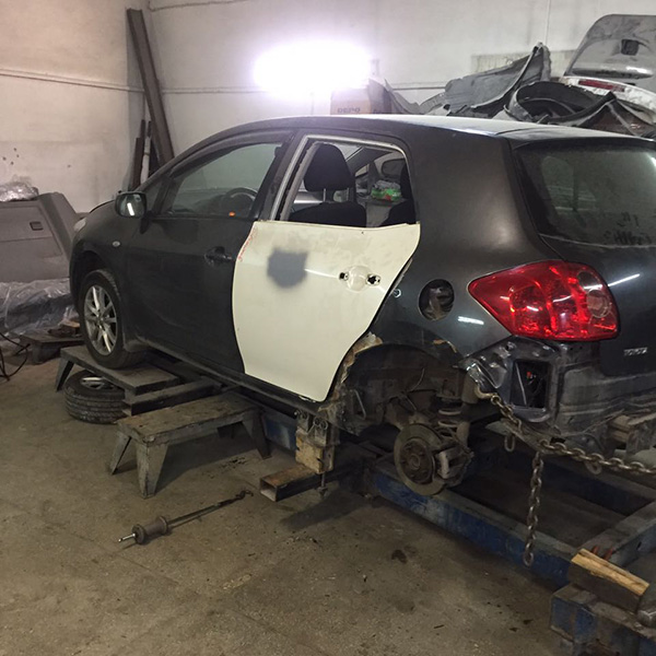 Замена крыла и восстановление геометрии кузова toyota auris